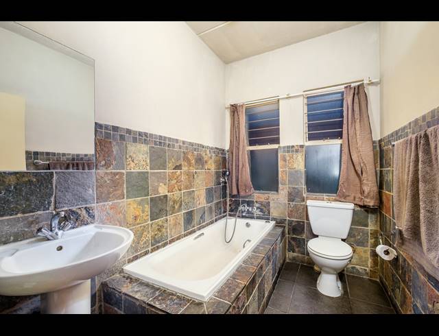 2 BEDROOM APARTMENT FOR SALE IN SUNDOWNER